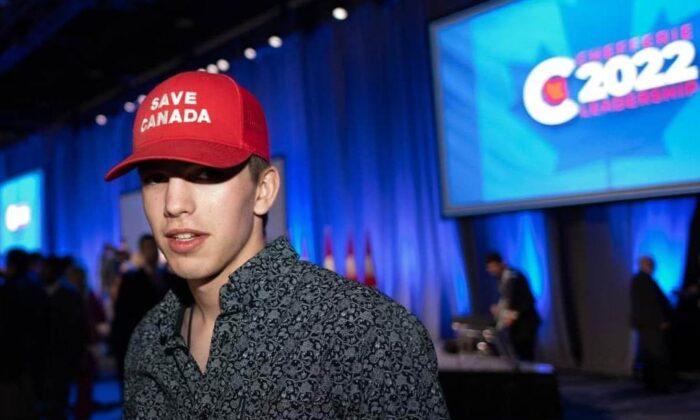 Canada: Un elev a fost exclus dintr-un liceu catolic pentru că a spus că există doar două sexe