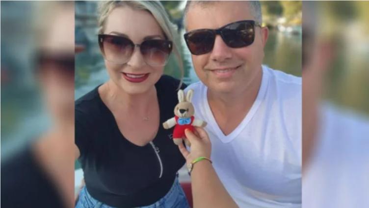 O tânără familie din SUA descoperită fără viață sub dărâmături. Au fost găsiți îmbrățișați în patul din camera lor.