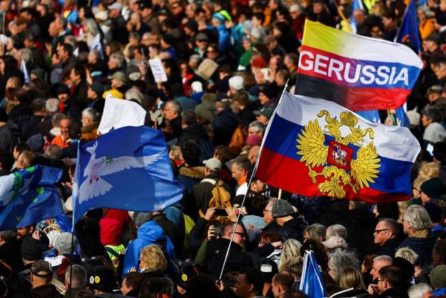 Munchen: 10.000 de oameni au participat la o manifestație anti-război și anti-NATO (video)