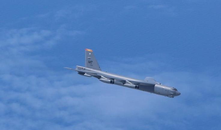 Un avion SU-35 rus a interceptat un bombardier american B-52 în apropiere de Kaliningrad