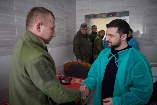 Zelensky vizitează prima linie de front lângă Bakhmut 