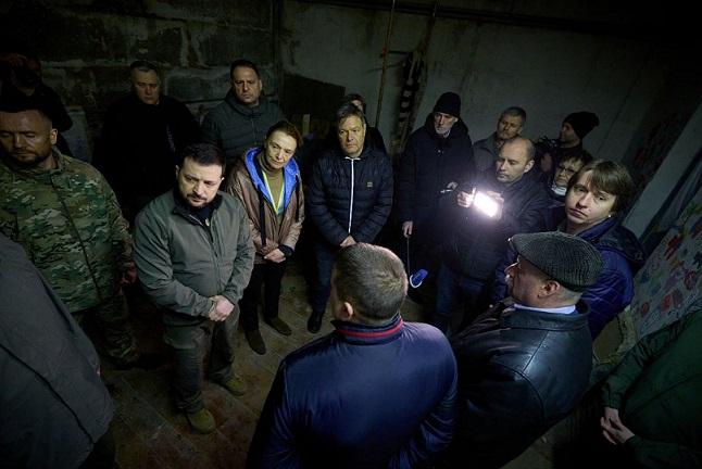 Zelensky îi dorește lui Putin să-și petreacă restul zilelor la subsol cu o ​​găleată în loc de toaletă