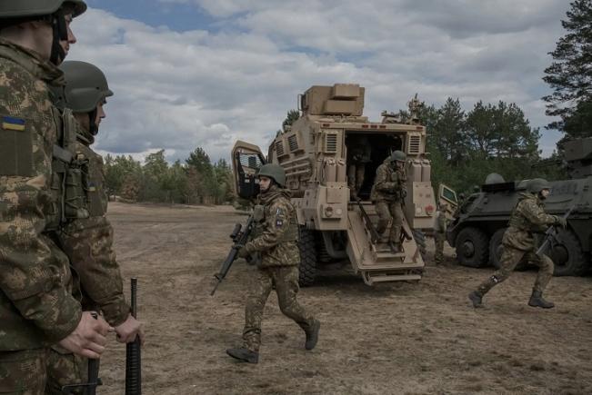 New York Times: Documentele secrete scurse dezvăluie că Rusia promite prime pentru tancurile NATO distruse