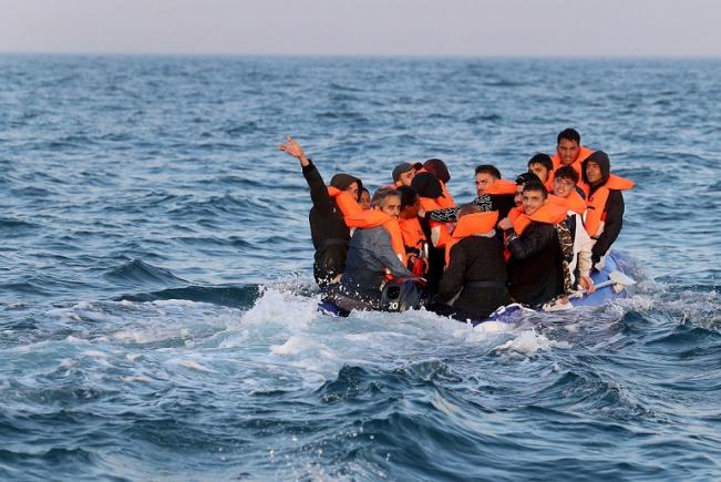 Marea Britanie: un migrant clandestin care pretindea că are 17 ani era un fost luptător ISIS în vârstă de 42 de ani