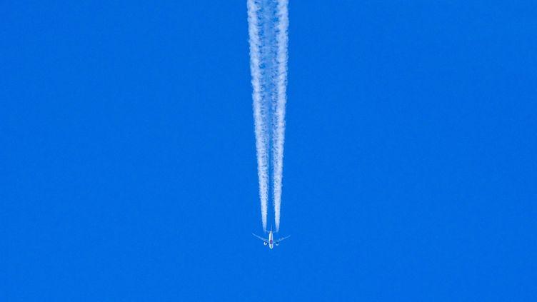 Cum a fost distorsionat discursul unui fost director CIA, pentru a susține mitul ”chemtrails”