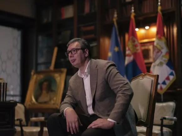 Serbia: Președintele, huliganii de fotbal și o „casă a groazei” din lumea interlopă