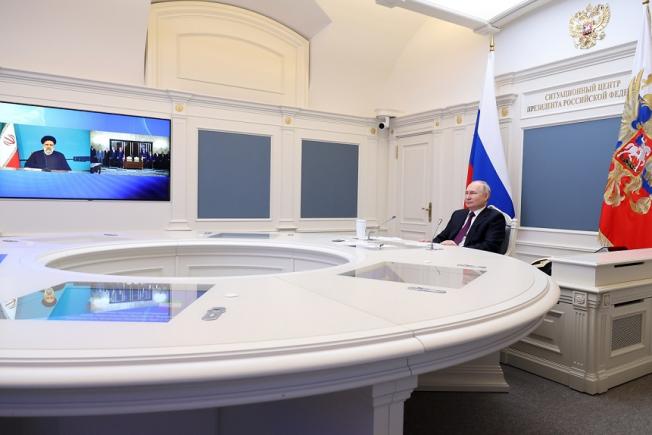 Iranul și Rusia semnează un acord pentru ocolirea sancțiunilor occidentale și "redesenarea circuitelor globalizării"