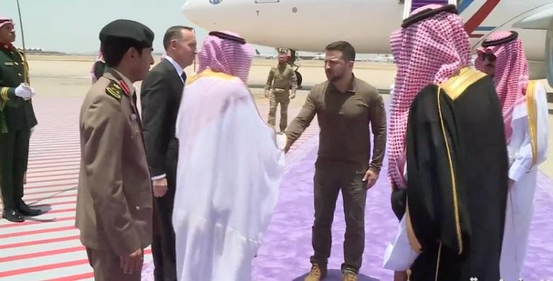 Zelensky a sosit în Arabia Saudită pentru summitul Ligii Arabe