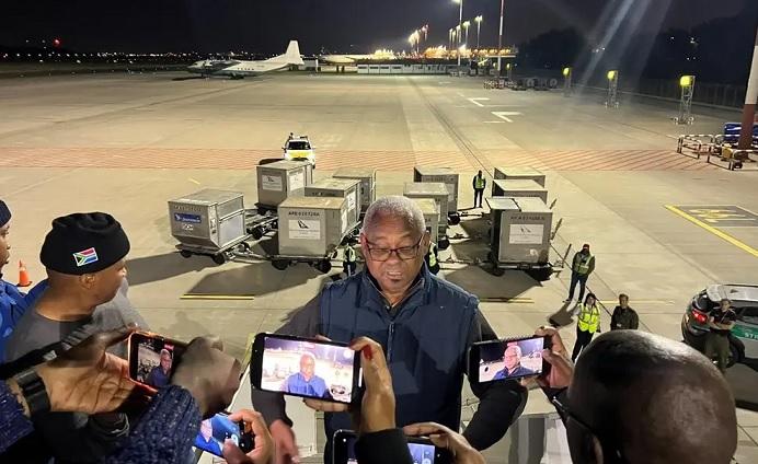 Membri ai Serviciului de Securitate al Președintelui Africii de Sud au fost reținuți în Polonia