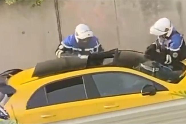 Franța: un minor a fost împușcat de poliție după ce a refuzat să oprească mașina