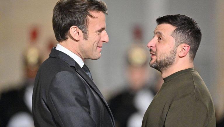 Zelensky îl avertizează pe Macron despre „provocările periculoase” ale rușilor la centrala nucleară