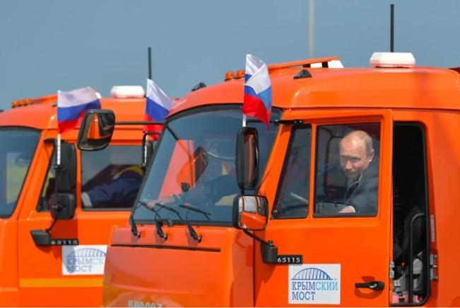 "Strategia națională a SUA este că Zelensky poate face tot ce vrea. Nu există supraveghere de la nimeni", îi spune un oficial american jurnalistului Seymour Hersh