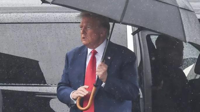 "O zi tristă pentru America": Trump pledează nevinovat și spune că este persecutat politic după acuzațiile privind amestecul în alegerile din 2020