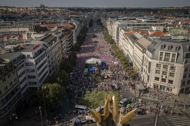  Mii de cehi au protestat la Praga împotriva guvernului si a sprijinului țării pentru Ucraina