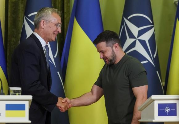 NATO crede că contraofensiva de la Kiev „câștigă teren încetul cu încetul”
