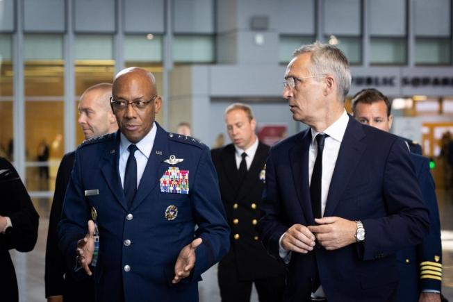 NATO sprijină Israelul și avertizează Iranul să stea deoparte