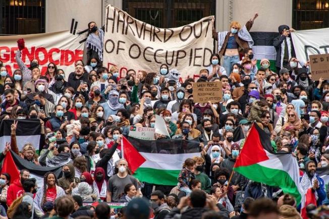 Casa Albă anunță măsuri pentru combaterea creșterii „alarmante” a antisemitismului în campusurile universitare americane