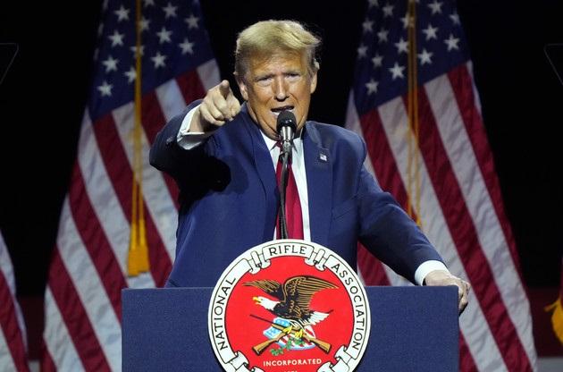 „Nu sunt sigur că știe că este viu”: Donald Trump ironizează facultățile mentale ale lui Joe Biden