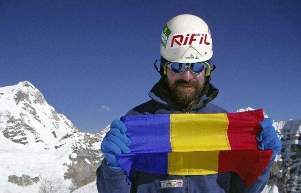 La mulți ani, Ticu Lăcătușu! Este singurul alpinist român care a cucerit Everestul