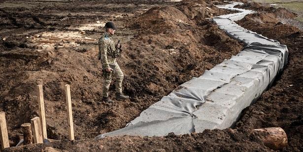 Zelensky: Ucraina construiește linii de fortificații de peste 2.000 de kilometri