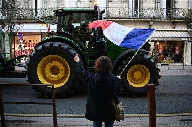 Franța se alătură eforturilor Poloniei de a reduce importurile ucrainene