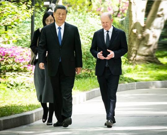 Scholz: „L-am rugat pe Xi să facă presiuni asupra lui Putin pentru a pune capăt războiului”