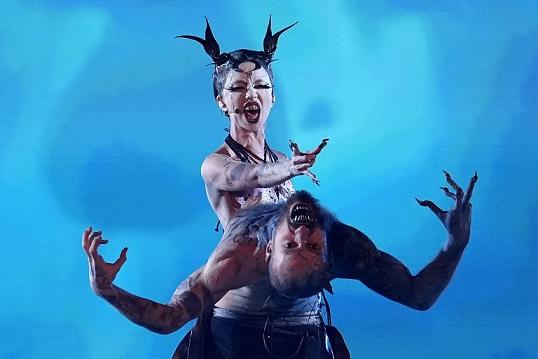 Candidata irlandeza non-binară a criticat organizatorii Eurovision: "Lumea a vorbit, vin non-binarii, au luat victoria și sunt atât de mândra. La naiba cu EBU" 
