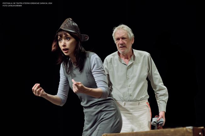 Festivalul de Teatru Ștefan Iordache. Aseară, la Caracal, s-a încheiat ”săptămâna luminată” a culturii cu aplaudata piesă ”Creatorul de teatru”
