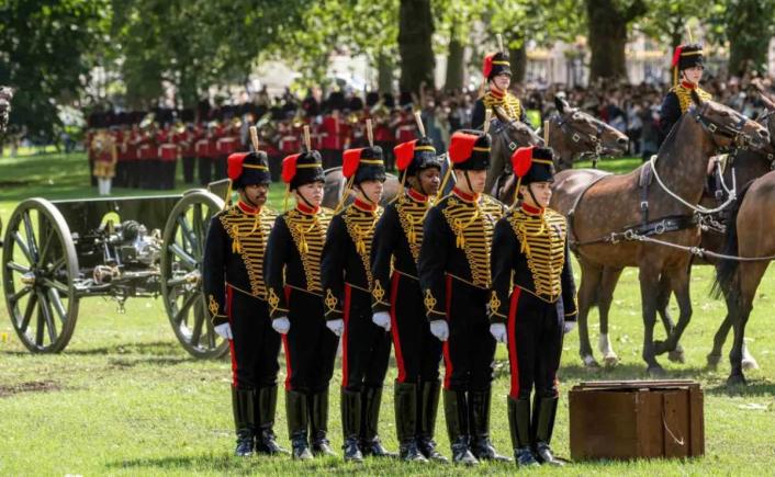 Consevatorii intenționează să reintroducă armata obligatorie în Marea Britanie, dacă vor câștiga alegerile din iulie