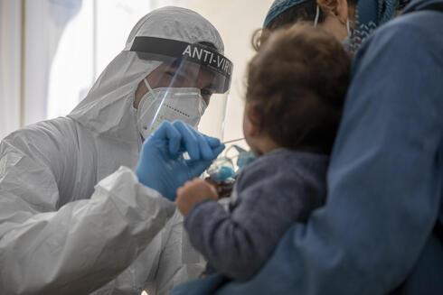 „FLiRT” - O nouă variantă de Covid-19 rezistentă la vaccinuri circulă în Europa