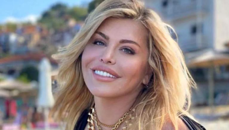 La mulți ani, Loredana Groza! Zeița muzicii pop românești împlinește 54 de ani
