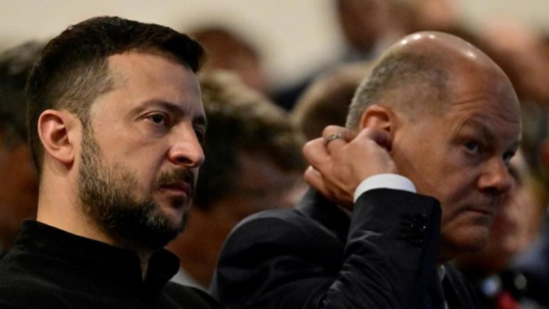 "Refuzăm să ascultăm un vorbitor în ținută de camuflaj": parlamentarii AfD și stânga radicală boicotează discursul lui Zelensky în parlamentul Germaniei