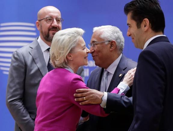 „Există într-adevăr un sistem oligarhic în Europa”, spune fostul premier polonez 