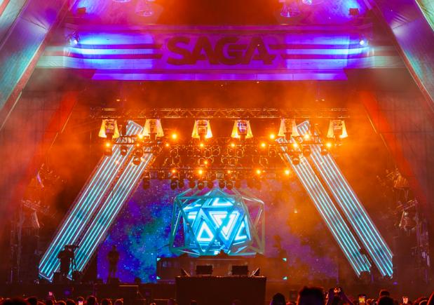 Scandal la SAGA Festival! DJ Hardwell a plecat de pe scenă pentru că nu a fost plătit pentru eveniment. Organizatorii, procese cu furnizorii pentru datorii uriașe - video