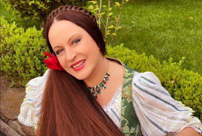 La mulți ani, Maria Dragomiroiu! Frumoasa interpretă împlinește 69 de ani