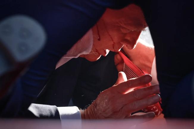 „Ar trebui să fiu mort”, spune Donald Trump într-un interviu pentru „New York Post”