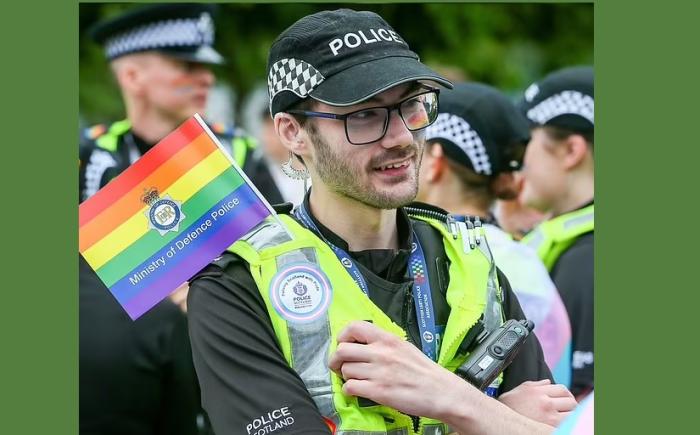 Polițistii din Scoția vor fi plătiți pentru a participa la marșurile LGBTI 