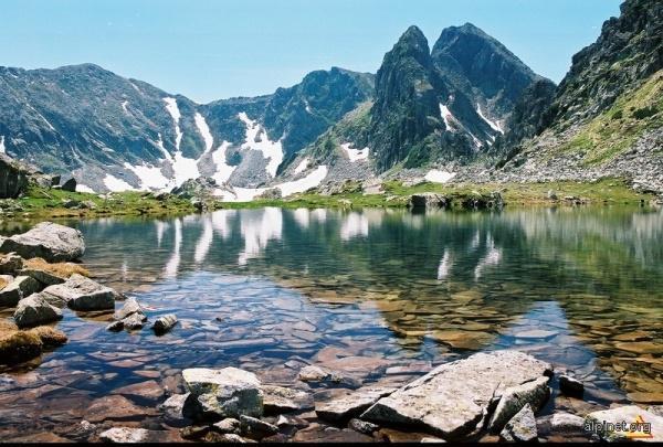 Fabuloasa Românie. Sus, la munte, la răcoare! Lacuri și pârâuri în Retezat Fabuloasa Românie. Sus, la munte, la răcoare! Lacuri și pârâuri în Retezat