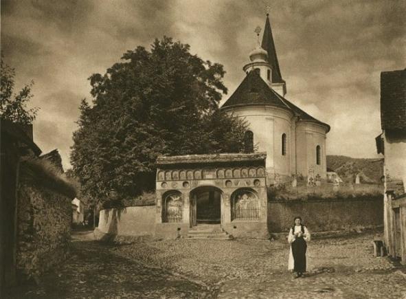 Tradiţii şi superstiţii. Adormirea Maicii Domnului. Obiceiuri de Sfânta Marie Mare