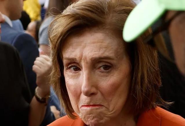 Nancy Pelosi deplânge retragerea tardivă a lui Joe Biden din cursa pentru Casa Albă 
