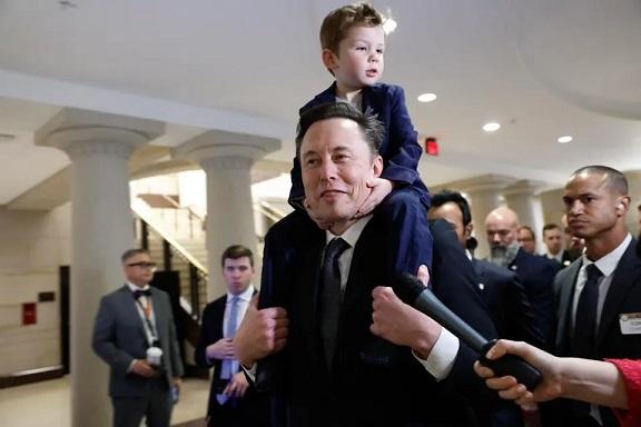  Elon Musk devine primul om din lume cu o avere de peste 400 de miliarde de dolari