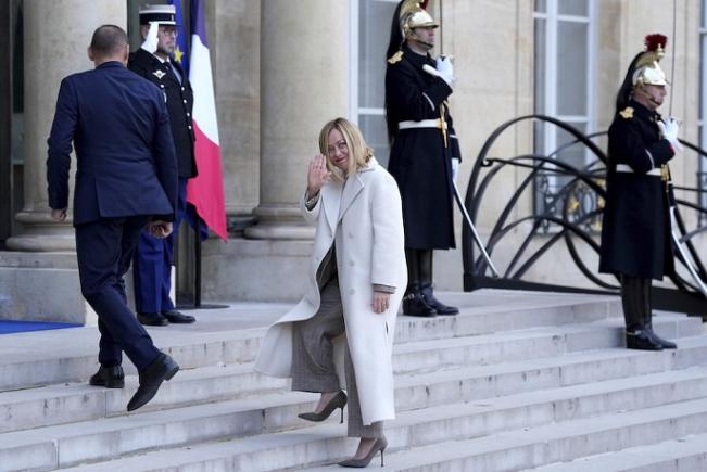 Meloni contrariată de „formatul anti-Trump al summitului de la Paris și ezită privind trimiterea de trupe