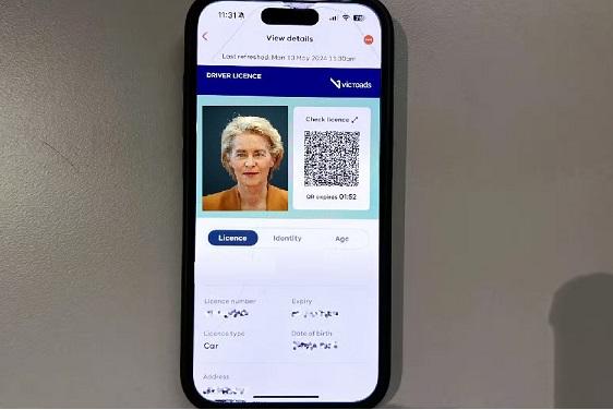 UE introduce permisul de conducere digital care expiră după 15 ani