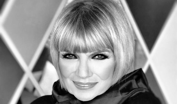 La mulți ani, Doina Levintza! Este, poate, cea mai cunoscută și apreciată creatoare de modă de la noi
