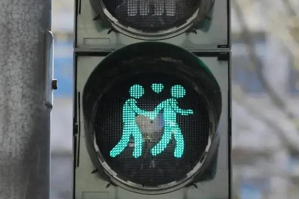 Germania: Orașul Mainz introduce semafoare care afișează cupluri "gay”