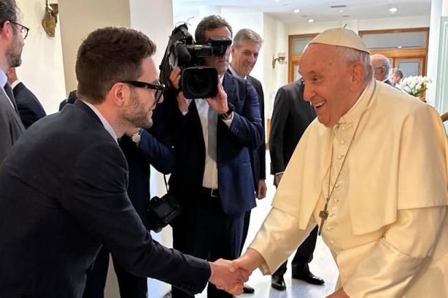 Alex Soros: „Papa Francisc a susținut multe cauze dragi unei Societăți Deschise"