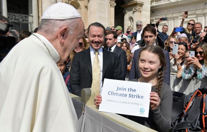 Papa Francisc - un papă ecologist care a militat pentru drepturile comunității LGBTQ+  și ale migranților