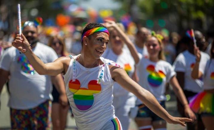 Tot mai multe persoane LGBT părăsesc Statele Unite pentru Olanda