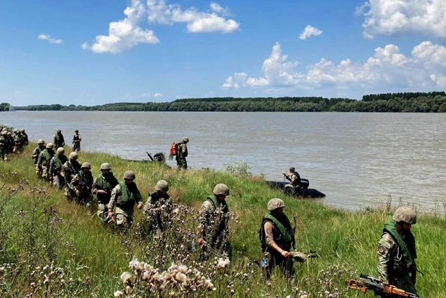 Le Monde: În ajunul alegerilor prezidențiale, România își pierde busola