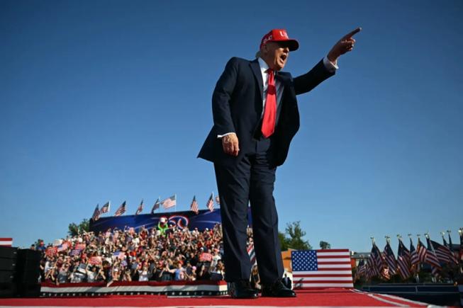 Donald Trump, al doilea cel mai popular președinte american al secolului XXI, potrivit unui sondaj